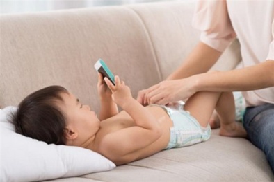 Cảnh báo nguy cơ rối loạn hành vi ở những trẻ “nghiện” điện thoại