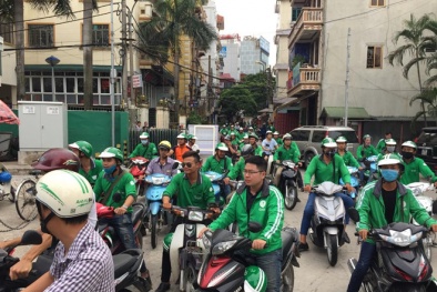 Bùng nổ ‘xe ôm công nghệ’, nhiều người phụ thuộc vào GrabBike: Tốt hay không tốt?