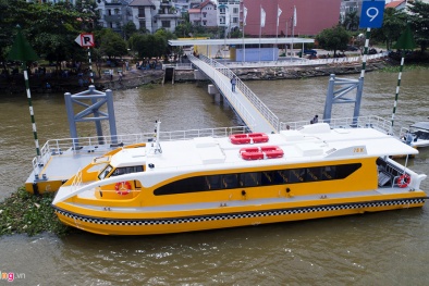 Cận cảnh xe buýt đường sông đầu tiên ở TP.HCM