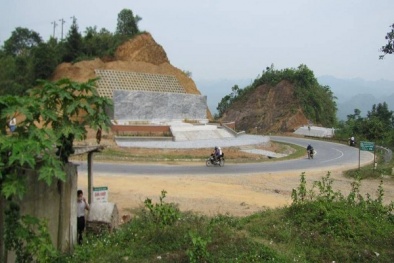 Cảnh báo giao thông: Cẩn trọng với cửa tử nơi đèo Giàng