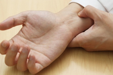 Điểm huyệt chữa bệnh: Hành động nguy hiểm có thể dẫn đến chết người