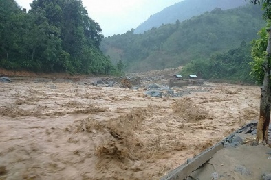 Sông Hồng xuất hiện lũ kép lớn hiếm gặp