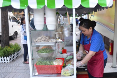 Phố hàng rong đầu tiên ở Việt Nam được cấp phép có gì đặc biệt?