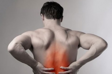 Đau lưng ở nam giới và hàng loạt bệnh ‘chết người’ đang trực chờ