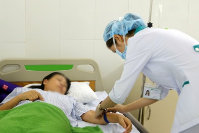 9 du khách nghi bị ngộ độc thực phẩm phải nhập viện cấp cứu ở Đà Nẵng