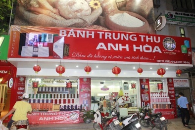 Phát hiện nền nhà nơi sản xuất của Cty CP bánh ngọt Anh Hòa không sạch sẽ
