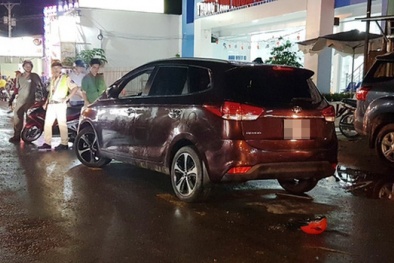 Tài xế gây tai nạn, tăng ga bỏ chạy kéo lê nạn nhân gần 1 km dẫn tới tử vong