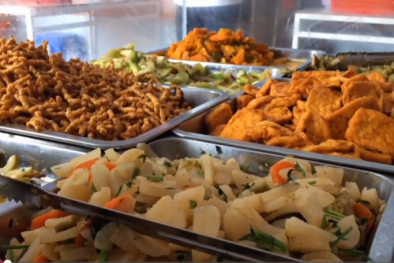 Thăm quán cơm 1.000 đồng ở thành phố Huế