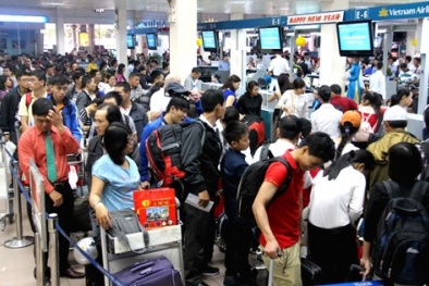 Ai là người tiết lộ thông tin hành khách đi máy bay cho các hãng taxi?