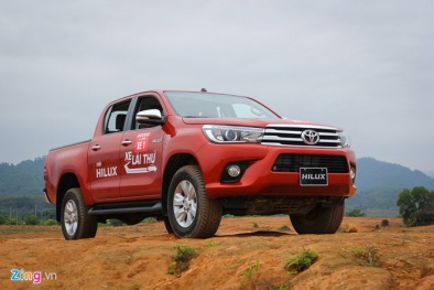 Toyota Hilux gặp khó: Cả tháng 9/2017 chỉ bán được 4 chiếc