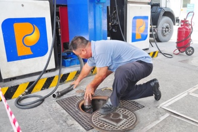 Phạt một doanh nghiệp 300 triệu đồng, tịch thu 7.000 lít xăng A92 không rõ nguồn gốc