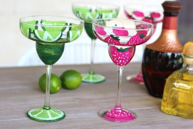 Ly thủy tinh được trang trí bắt mắt có thể gây nhiễm độc chì