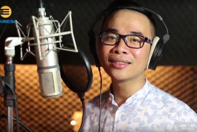 Clip: Giám đốc trẻ cover 'Em gái mưa' gây sốt