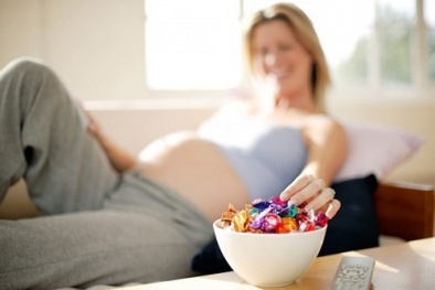 'Mất con sớm' nếu mẹ bầu ăn thứ này vô tội vạ