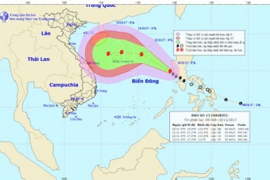 Tin bão số 13 tiến gần Biển Đông, sức gió giật cấp 12
