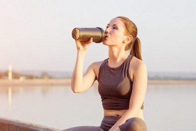 Whey protein làm gia tăng mụn trứng cá ở phụ nữ