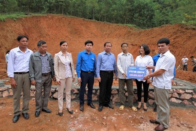 Vinamilk trao 3 tỷ đồng cho người dân vùng lũ Yên Bái, Hòa Bình và Thanh Hóa