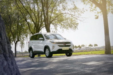 Xe SUV Trung Quốc 'đẹp long lanh' giá chỉ 193 triệu đồng của GM có gì hay?