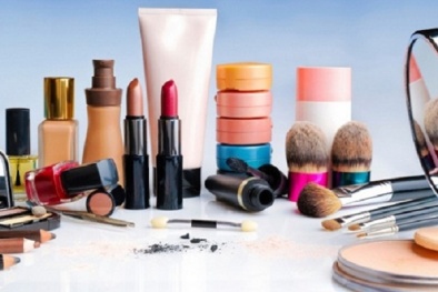 Cẩn trọng với mỹ phẩm không rõ nguồn gốc khi mua qua mạng dịp 20/11