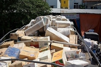 Triệt phá kho hàng lậu ‘khủng' núp bóng bãi xe