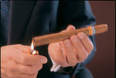 Nghiên cứu mới: Xì gà chứa nicotine nhiều hơn cả thuốc lá