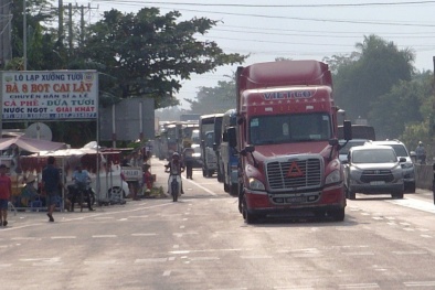 ‘Bỗng dưng' được tặng 10 triệu, bà Tám BOT Cai Lậy được công an mời lên làm việc