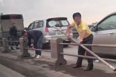 Hà Nội: Kiểm tra, xử lý nghiêm tài xế ô tô tự ý gỡ dải phân cách cầu Thanh Trì
