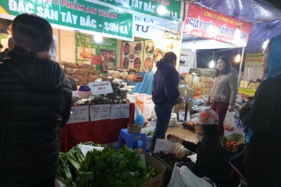 Bán hàng hội chợ: Thuê ki ốt 1 triệu, thu chục triệu/ngày