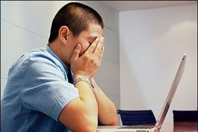 Ngồi máy tính cả ngày thấy hiện tượng này coi chừng bị mù vì bệnh nguy hiểm