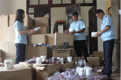 Năm 2017 phát hiện và xử lý gần 120 vụ buôn lậu mỹ phẩm, thực phẩm chức năng
