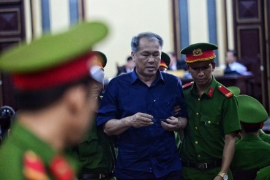 Bất ngờ với trình độ học vấn của Trầm Bê, Phạm Công Danh rời phòng xử án