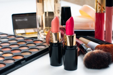 Hàn Quốc: Phấn mắt, son môi, mascara dùng thử chứa vi khuẩn gây hại