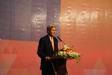 Ngoại trưởng John Kerry khuyên Việt Nam “đoạn tuyệt” với than đá, cảnh báo thảm họa hành tinh