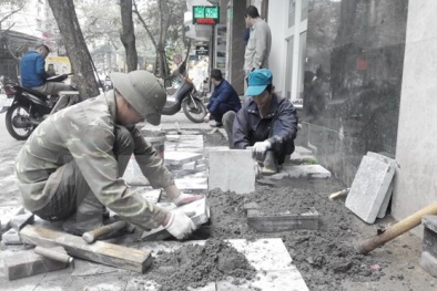Hà Nội lại lát đá vỉa hè trở lại dù chưa công bố kết luận thanh tra