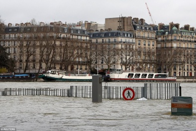 Nhiều tầng trệt ở Paris biến mất ‘bí ẩn’ sau mưa lớn