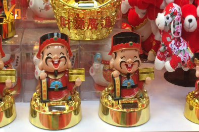 Những đồ trang trí cực hút khách dịp Tết Mậu Tuất 2018