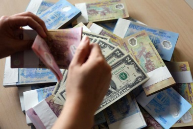 Thị trường đổi tiền mới lì xì, tiền mệnh giá nhỏ 'bát nháo' dịp cuối năm