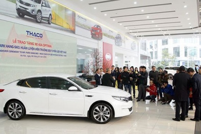 HLV Park Hang Seo nhận quà tặng ô tô hơn 900 triệu từ đại gia Trường Hải