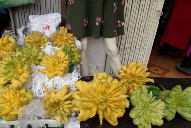 Chuối nải, phật thủ thắp hương tăng giá ‘cao vút’ 300 nghìn đồng ngày sát Tết