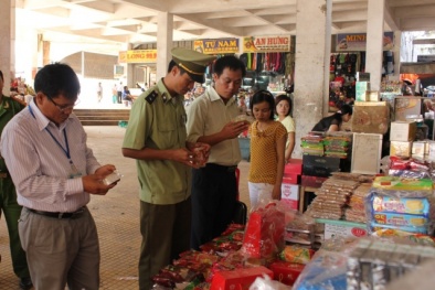 Hà Nội kiểm tra đột xuất, hàng loạt cơ sở vi phạm bị 'trảm' dịp Tết