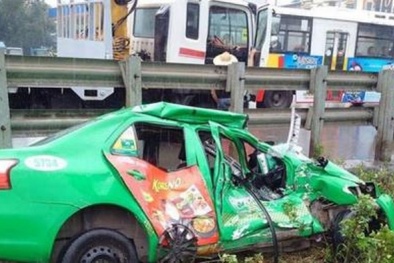 Taxi Mai Linh bị tàu hỏa hất văng, tài xế chết thảm