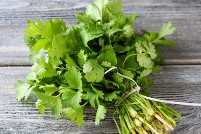 Phát hiện những mối nguy hiểm tiềm ẩn trong rau mùi, mùi tây, húng quế
