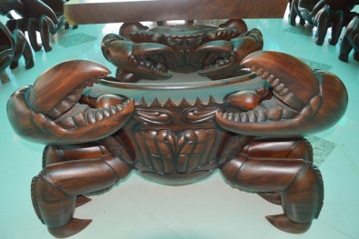 Bộ bàn ghế hình cua nặng hàng tấn, giá 2 tỷ đồng của đại gia Sóc Trăng ‘độc’ cỡ nào?