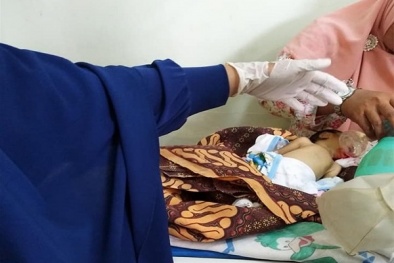 Bé sơ sinh tử vong vì bà ngoại cho ăn cháo chuối