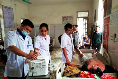 Nghệ An: Thêm một trường hợp nguy kịch do uống rượu ngâm cây rừng