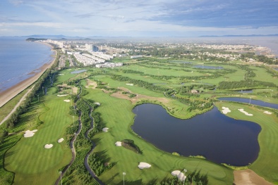 Khám phá tổ hợp liên hoàn sân golf 18 hố ven biển lớn bậc nhất Việt Nam tại Quảng Bình