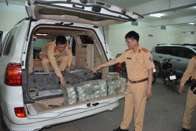Quảng Ninh: Bắt giữ ô tô BKS Lào vận chuyển 100 bánh heroin ra biên giới tiêu thụ