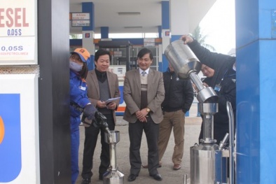 Chi cục TCĐLCL Hà Tĩnh: Bí mật cử cán bộ lấy mẫu, kiểm tra chất lượng xăng E5