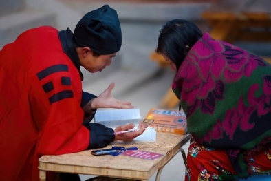 Một phụ nữ bất ngờ tử vong nghi chữa bệnh theo lời 'thầy bói'