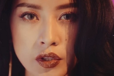 Chuyên gia bày các makeup ‘chuẩn không cần chỉnh’ theo trào lưu son môi lấp lánh